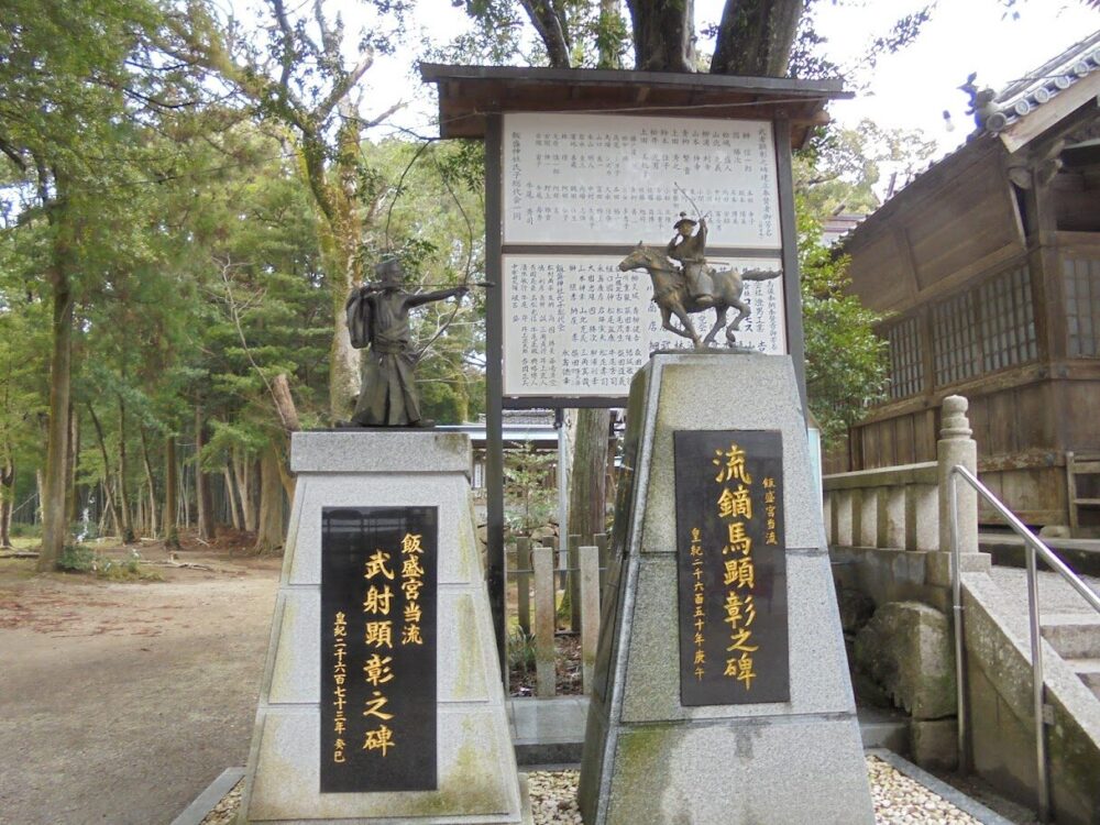 流鏑馬の像
